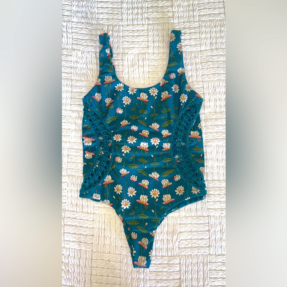 benoa swim lotus collection